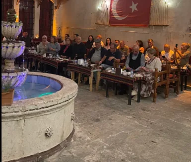Şanlıurfa Sıra Gecesi – Avluda sıra gecesi