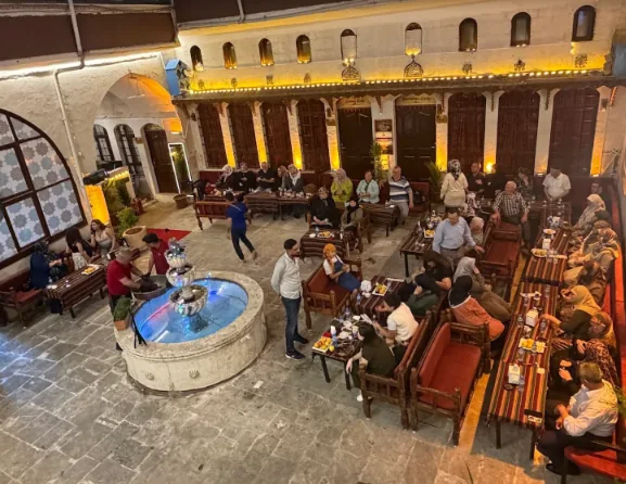 Şanlıurfa Sıra Gecesi – Tarihi konukevi avlusu