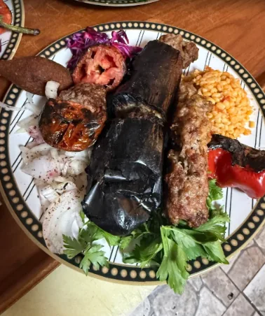 Şanlıurfa Sıra Gecesi – Yöresel yemek tabağı
